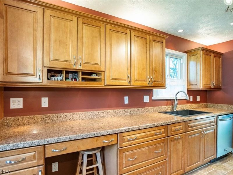 26281 Hickory Lane , Olmsted Falls, OH 44138 Photo 2
