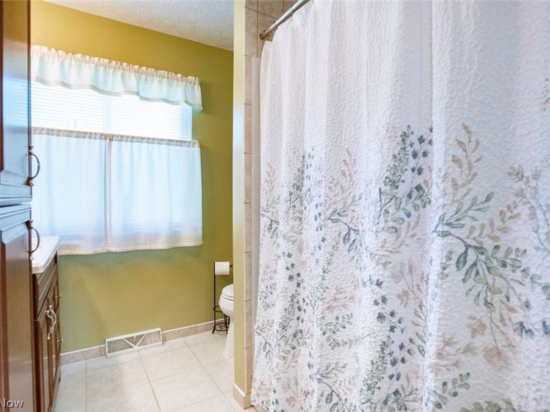 26281 Hickory Lane , Olmsted Falls, OH 44138 Photo 21