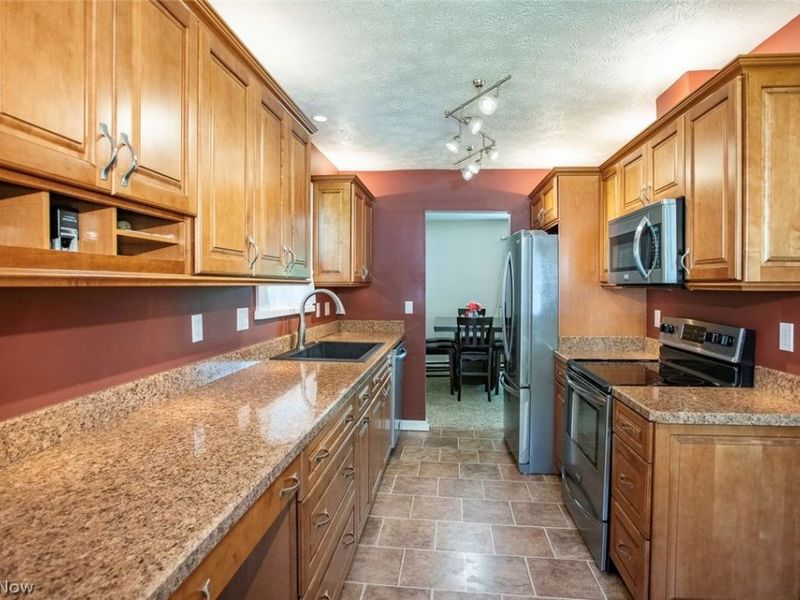 26281 Hickory Lane , Olmsted Falls, OH 44138 Photo 3
