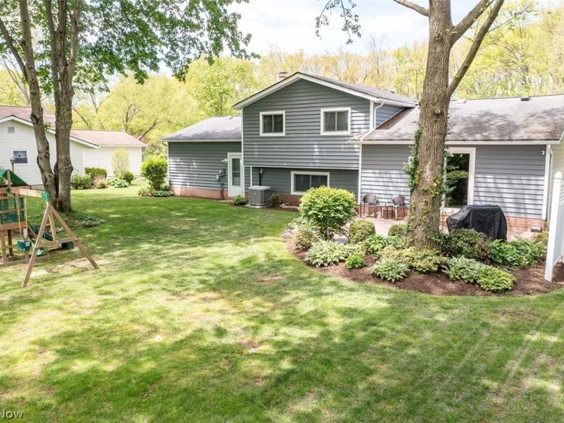 26281 Hickory Lane , Olmsted Falls, OH 44138 Photo 38