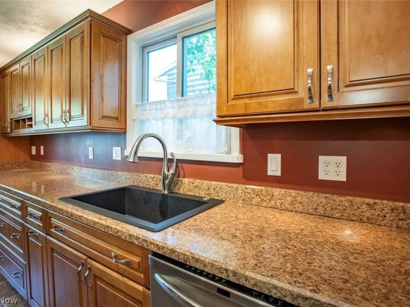 26281 Hickory Lane , Olmsted Falls, OH 44138 Photo 4