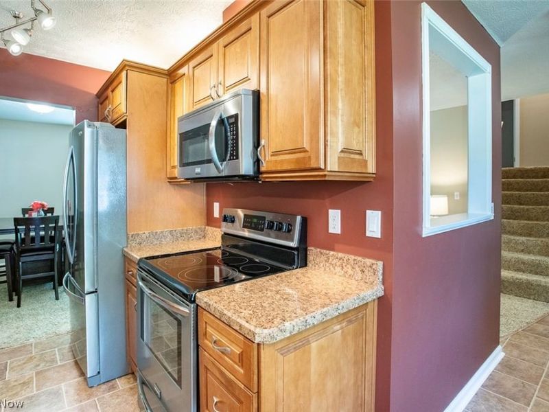 26281 Hickory Lane , Olmsted Falls, OH 44138 Photo 5