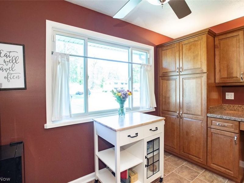 26281 Hickory Lane , Olmsted Falls, OH 44138 Photo 6