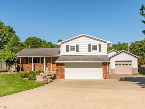 507 Meadowridge Avenue NW, Canton, OH 44708