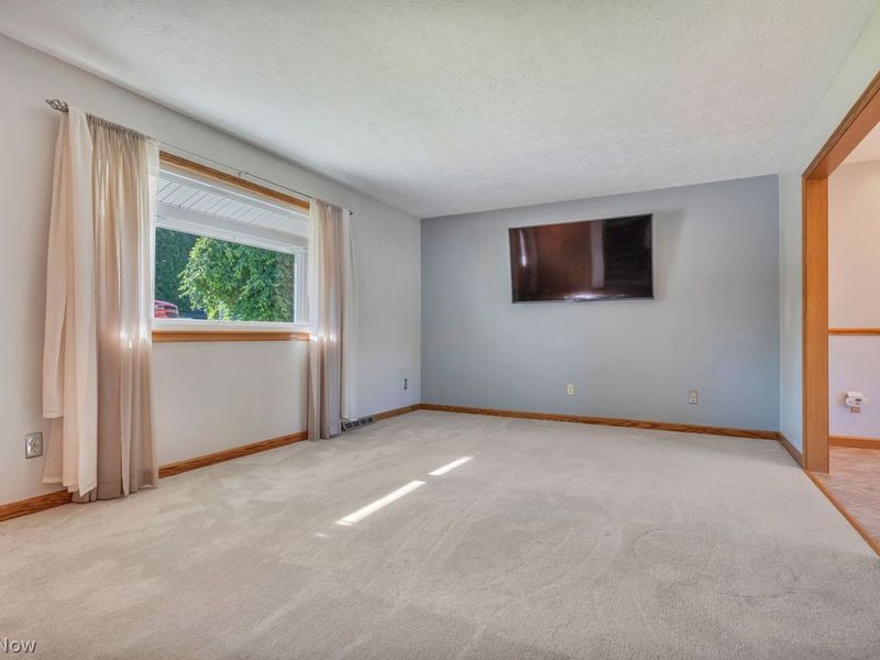 507 Meadowridge Avenue NW, Canton, OH 44708 Photo 3