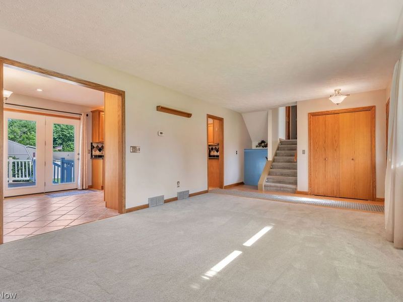 507 Meadowridge Avenue NW, Canton, OH 44708 Photo 4