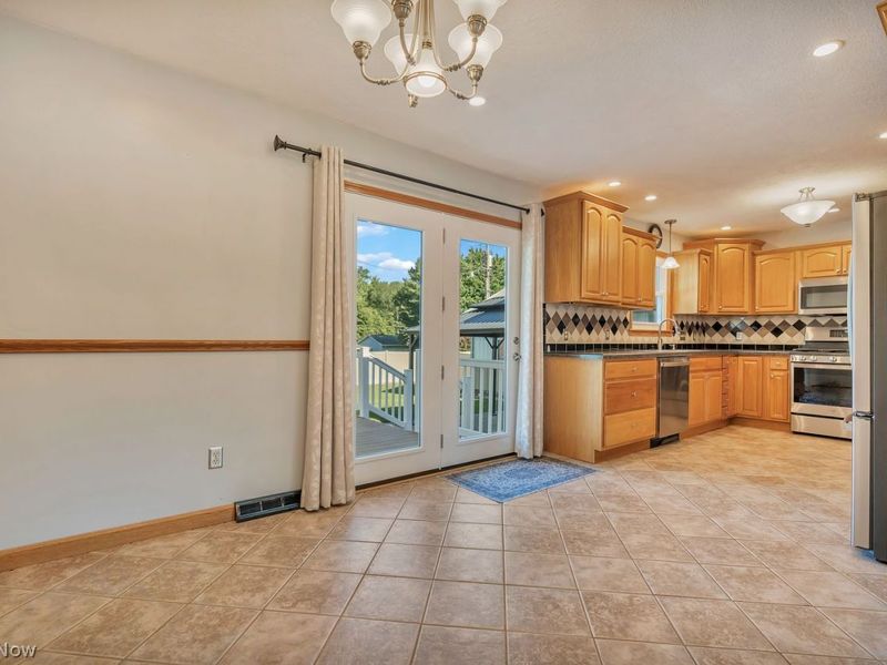 507 Meadowridge Avenue NW, Canton, OH 44708 Photo 5