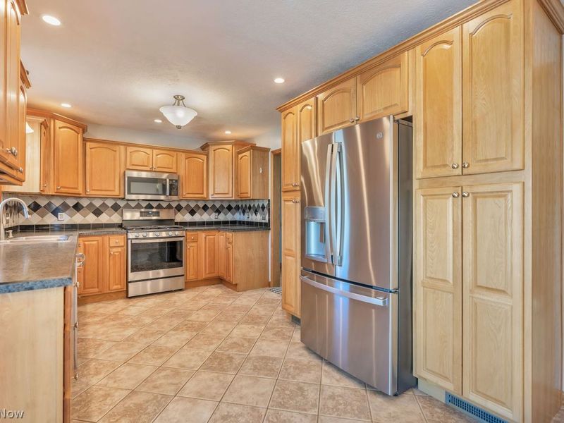 507 Meadowridge Avenue NW, Canton, OH 44708 Photo 7
