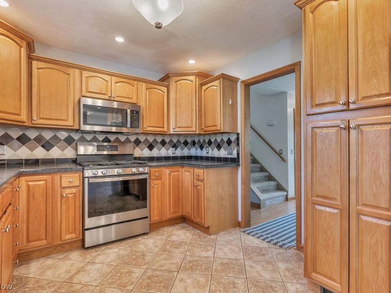 507 Meadowridge Avenue NW, Canton, OH 44708 Photo 8