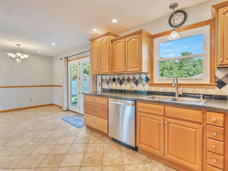 507 Meadowridge Avenue NW, Canton, OH 44708 Photo 9