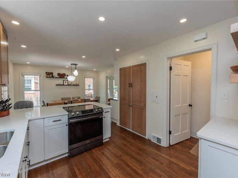 16609 Pilgrim Avenue , Cleveland, OH 44111 Photo 16