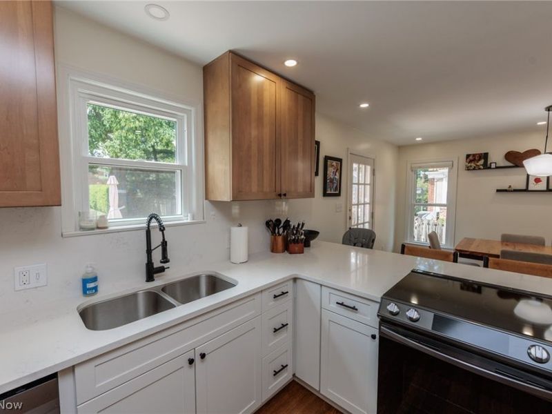 16609 Pilgrim Avenue , Cleveland, OH 44111 Photo 18