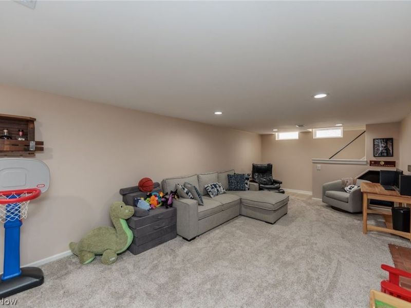 16609 Pilgrim Avenue , Cleveland, OH 44111 Photo 35