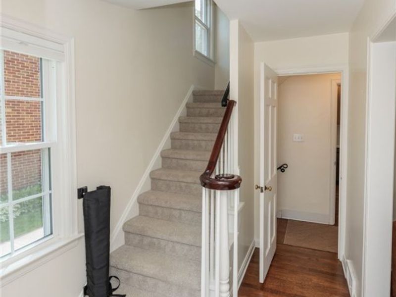 16609 Pilgrim Avenue , Cleveland, OH 44111 Photo 4