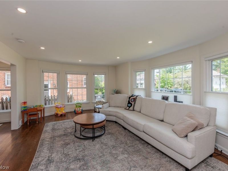 16609 Pilgrim Avenue , Cleveland, OH 44111 Photo 5