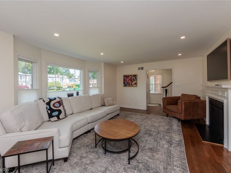 16609 Pilgrim Avenue , Cleveland, OH 44111 Photo 6