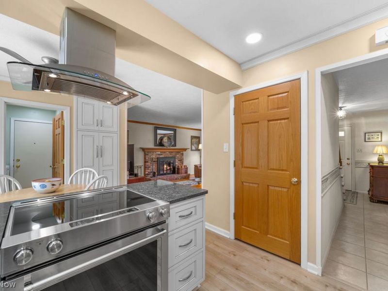 28511 Knickerbocker Road , Bay Village, OH 44140 Photo 12