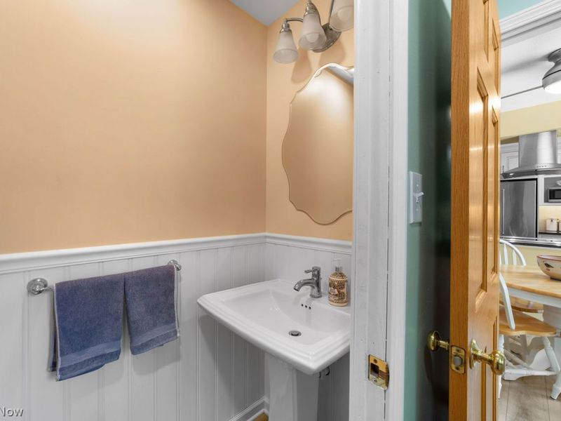 28511 Knickerbocker Road , Bay Village, OH 44140 Photo 21