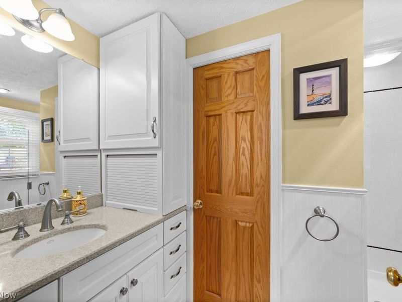 28511 Knickerbocker Road , Bay Village, OH 44140 Photo 26