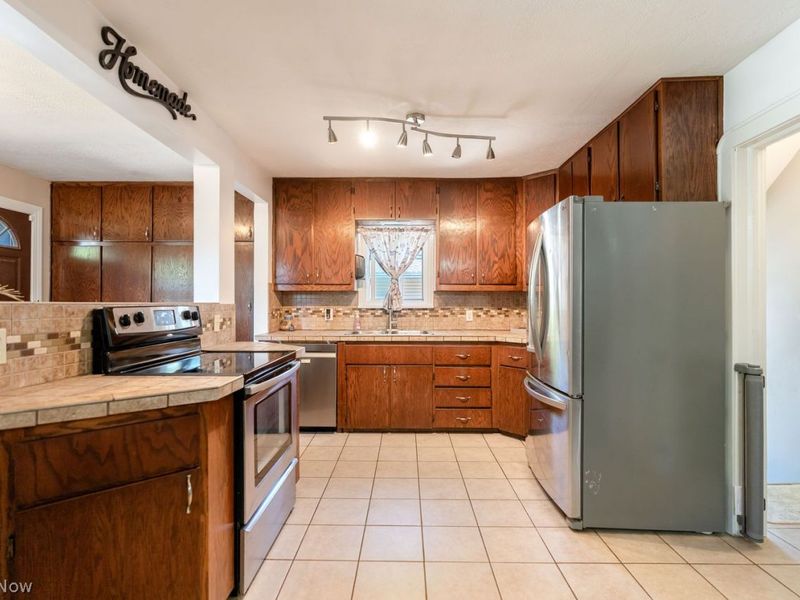 156 Canton Road , Akron, OH 44312 Photo 11