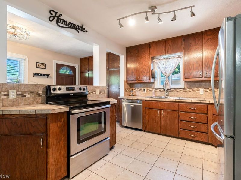 156 Canton Road , Akron, OH 44312 Photo 12