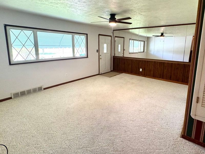 5527 Meadow Lane , Bedford, OH 44146 Photo 2