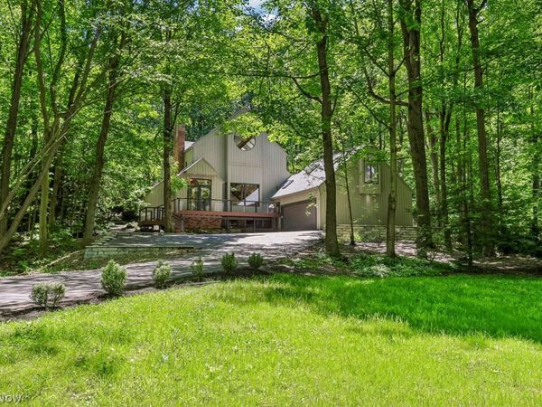 8395 Lucerne Drive , Chagrin Falls, OH 44023