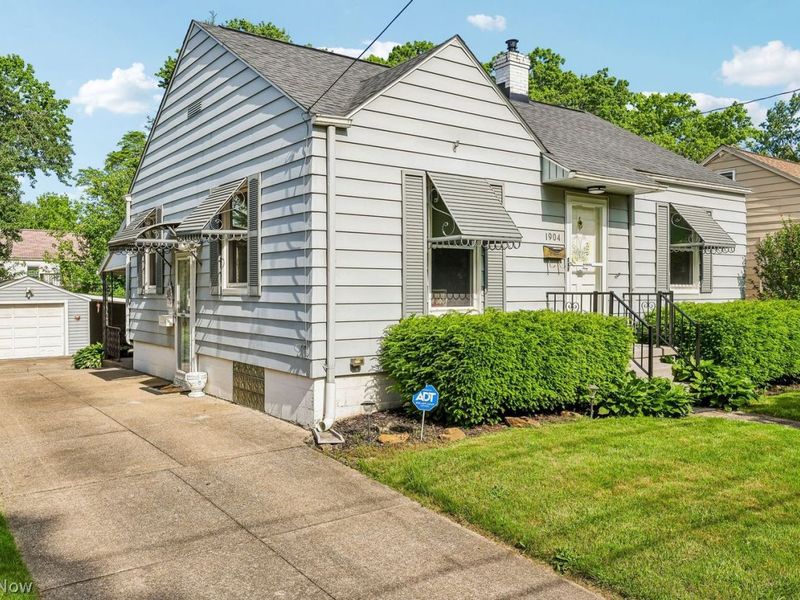 1904 Tonawanda Avenue , Akron, OH 44305 Photo 1