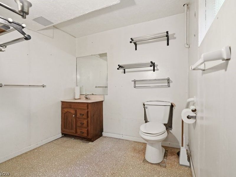 6407 Parkland Avenue , Brook Park, OH 44142 Photo 22