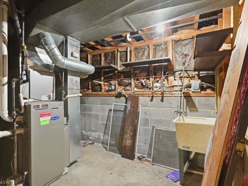 6407 Parkland Avenue , Brook Park, OH 44142 Photo 23