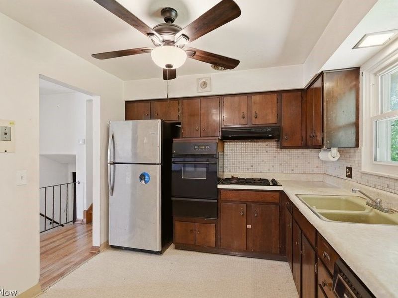 6407 Parkland Avenue , Brook Park, OH 44142 Photo 8