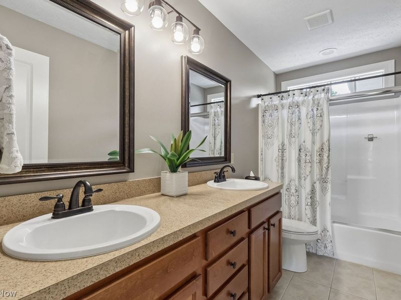 11850 N Churchill Way , Strongsville, OH 44149 Photo 33