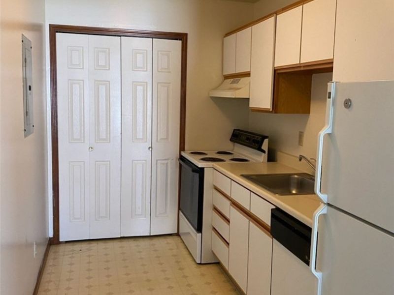 105-A Fairways Drive , Unit 105-A, Chardon, OH 44024 Photo 10