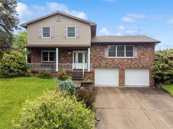 4044 Briarwood Dr , Jeannette, PA 15644