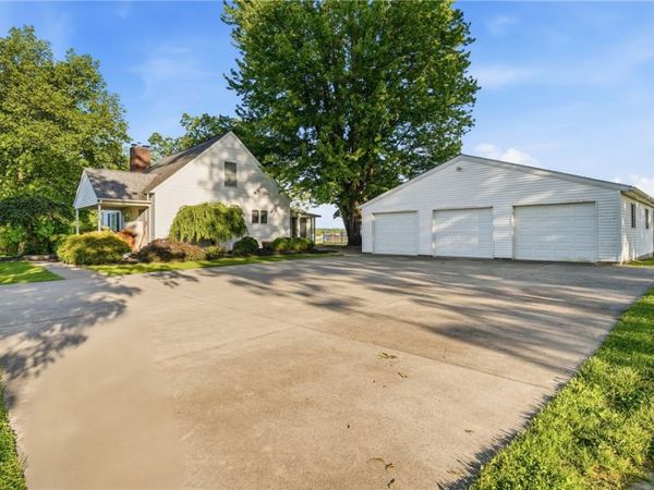 306 Drake Rd , Mercer, PA 16137