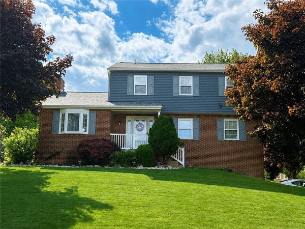 25 Rizzi Dr , Irwin, PA 15642