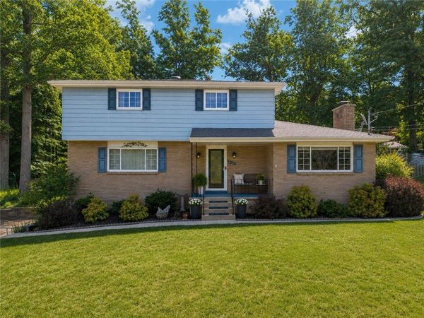 1212 Mountain View Dr , Greensburg, PA 15601