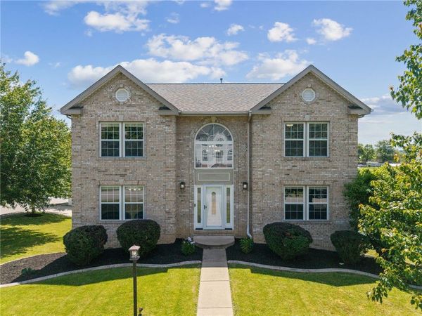 164 Stratford Ct , New Stanton, PA 15672
