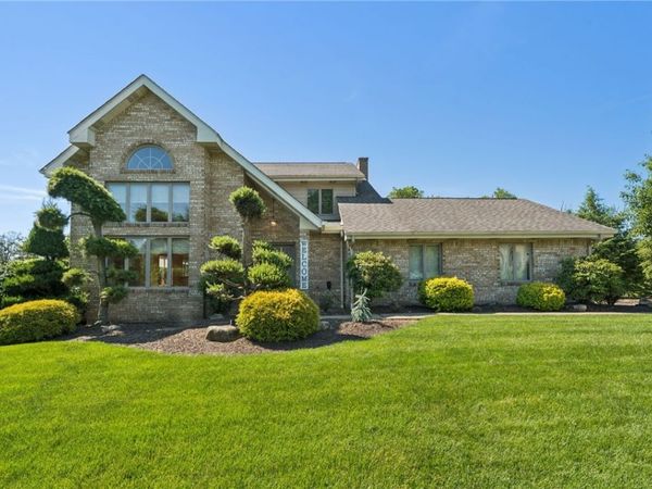 53 Hobbitt Lane , Finleyville, PA 15332