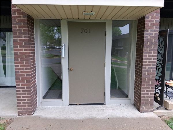 701 College Park Dr, Unit 2, Coraopolis, PA 15108