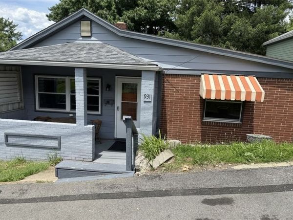 931 Hilltop St, Homestead, PA 15120
