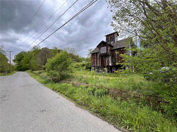 4448-4450 Hollow Road, New Castle, PA 16101