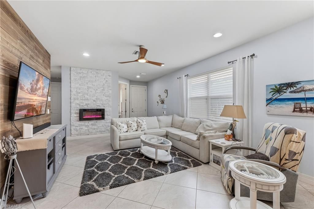 10947 Glenhurst St , Fort Myers, FL 33913 Photo