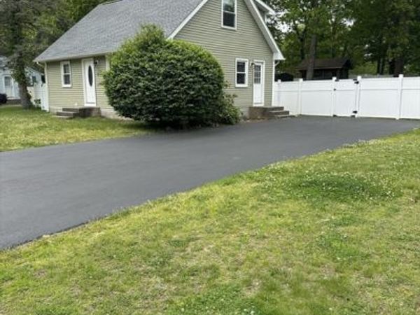 11 Friar Tuck Ln, Oxford, MA 01540