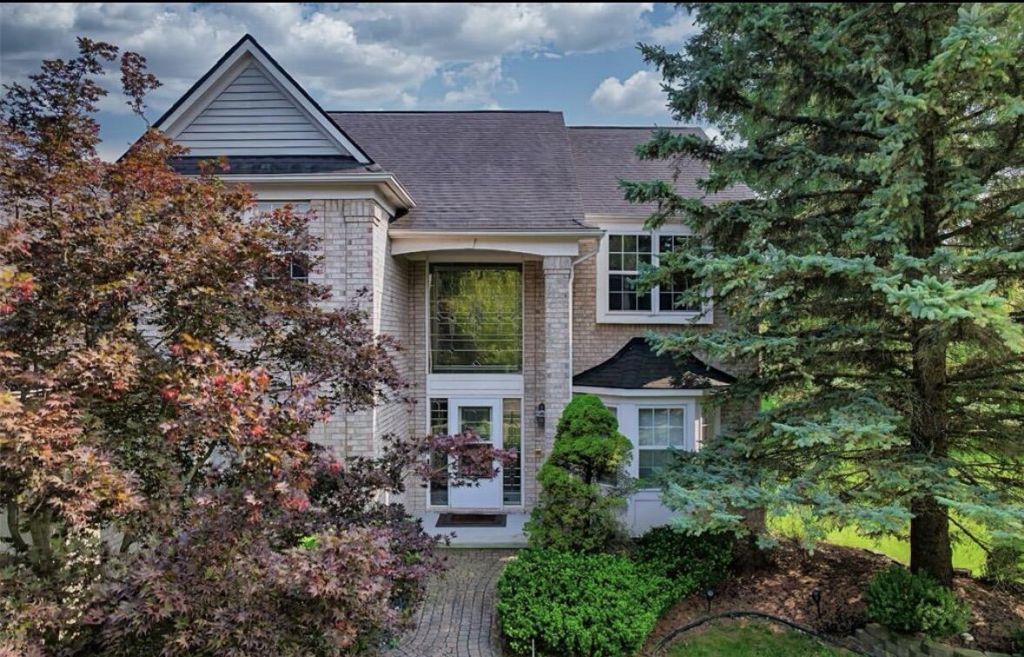29301 Morningview Street, Unit 86, Farmington, MI 48334 Main Photo