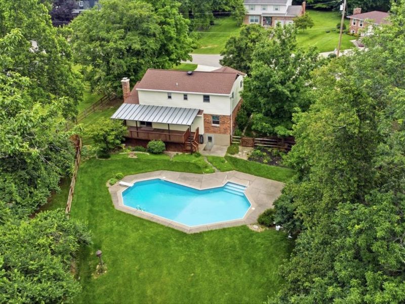 6272 Ryan Circle, Loveland, OH 45140 Photo 2