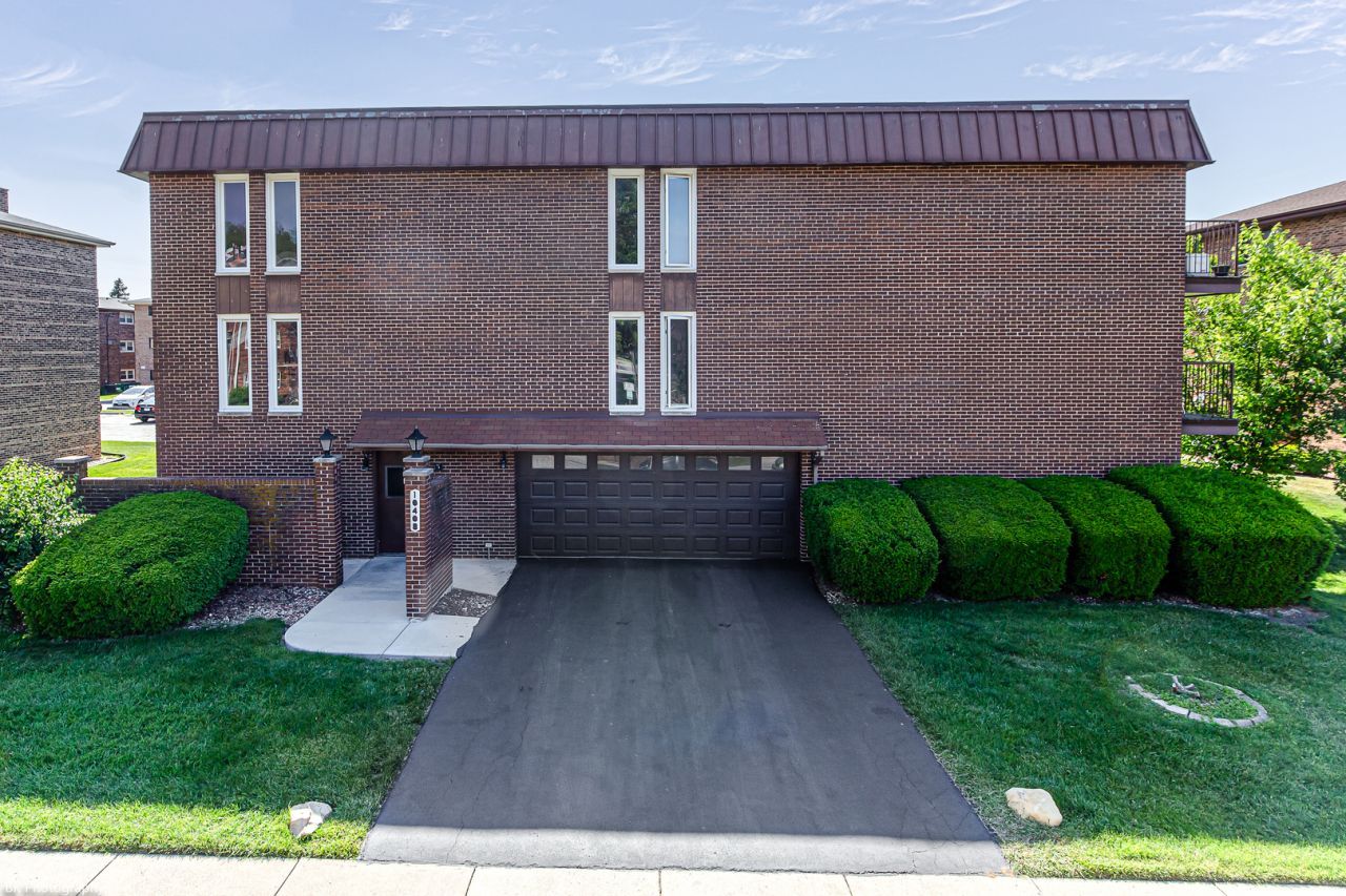 10408 Menard Avenue , Unit 3, Oak Lawn, IL 60453 Main Photo