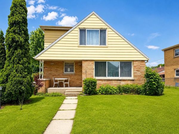 2401 W Tripoli AVENUE, Milwaukee, WI 53221