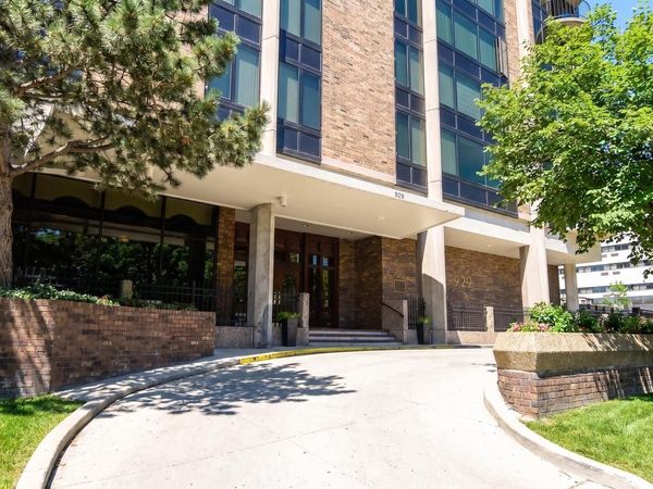 929 N Astor STREET, Unit 203, Milwaukee, WI 53202