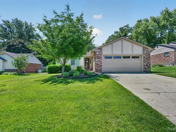 2370 Norton Road, Rochester Hills, Mi 48307